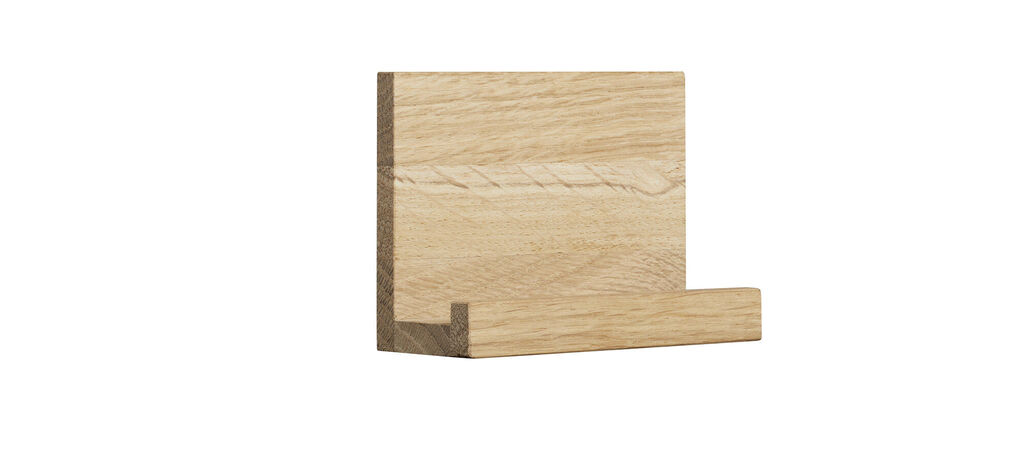 Un élégant support en bois de chêne, facile à monter au mur.