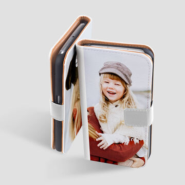 Une coque de téléphone personnalisée avec impression photo en couleurs vives