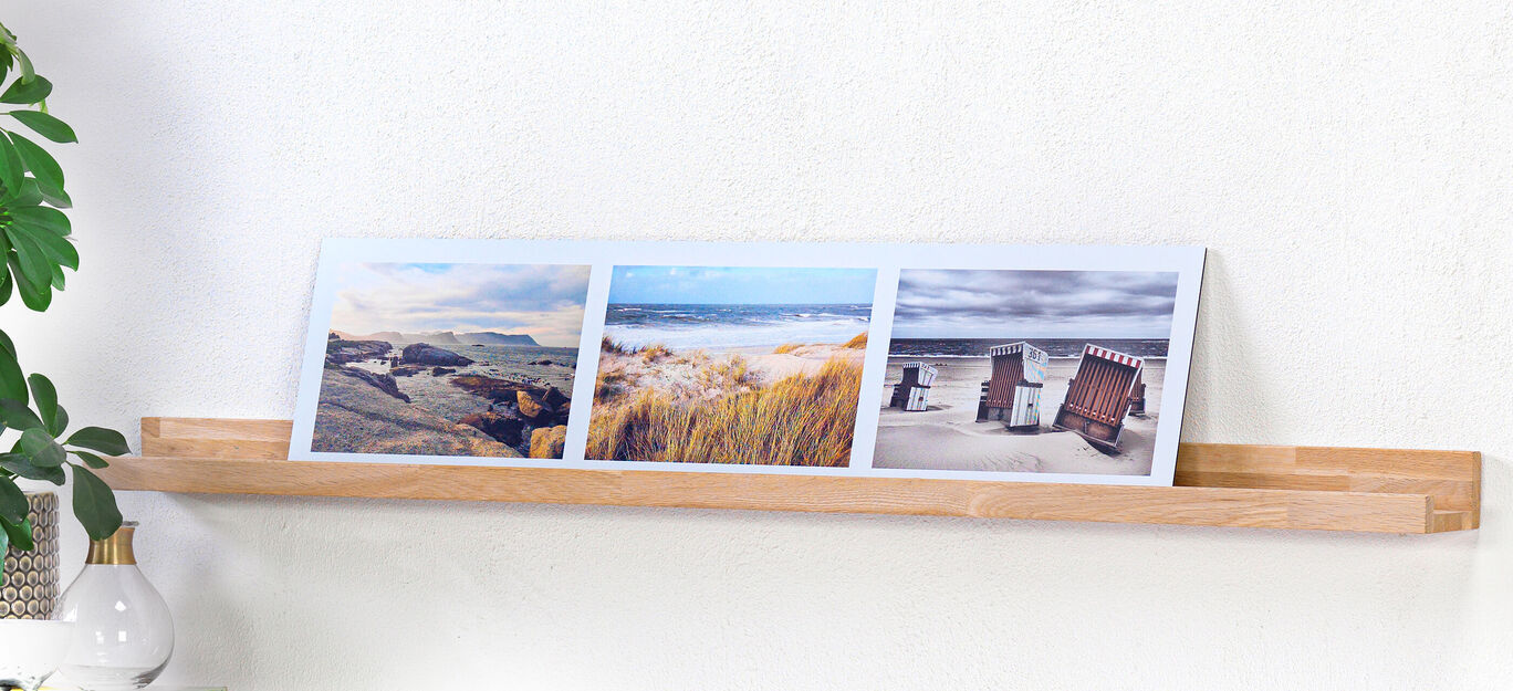 Poster pêle-mêle panoramique avec 3 photos de paysage posé sur une étagère