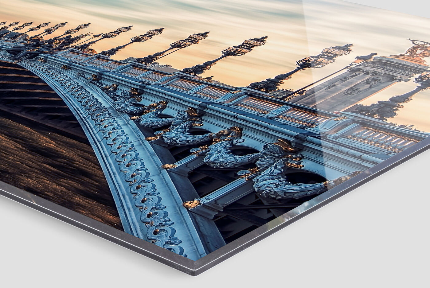 Gros plan d'une belle œuvre murale avec des décors artistiques et une structure élégante