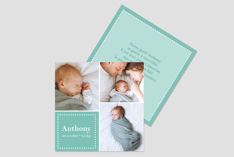 Une photo de famille adorée avec un bébé dormant et des parents heureux. Personnalisée avec le nom Anthony.