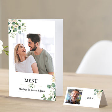 Menu de mariage personnalisé avec une carte de table au prénom de l'invité