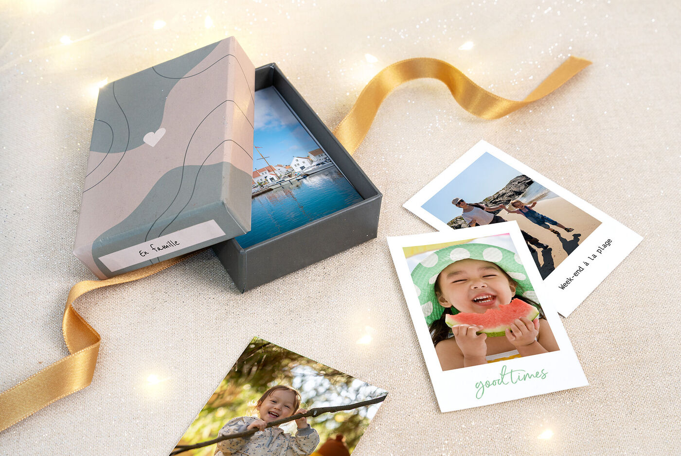 Tirages photo mini style rétro avec leur boîte et un joli ruban doré