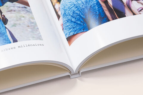 Zoom sur la reliure du Livre Photo CEWE XXL portrait