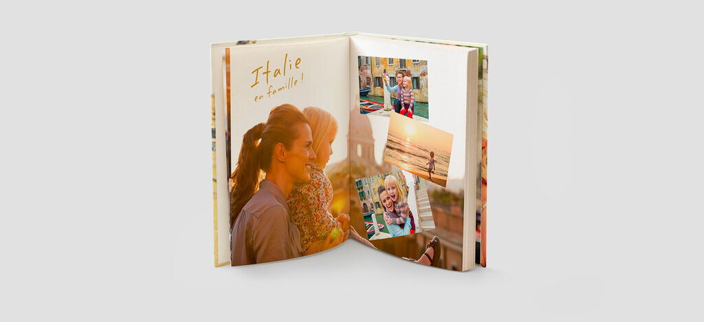 Un livre photo ouvert avec des souvenirs d'Italie et des moments en famille.