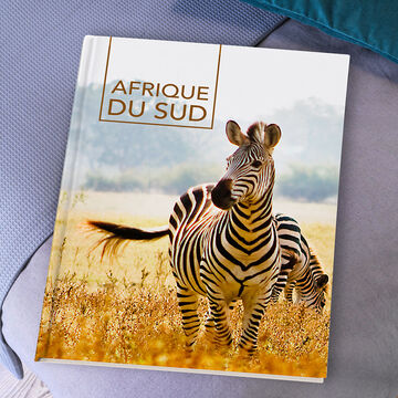 Un album photo au format XXL Portrait de 36x28 cm avec en couverture un zèbre et écrit dessus "Afrique du Sud"