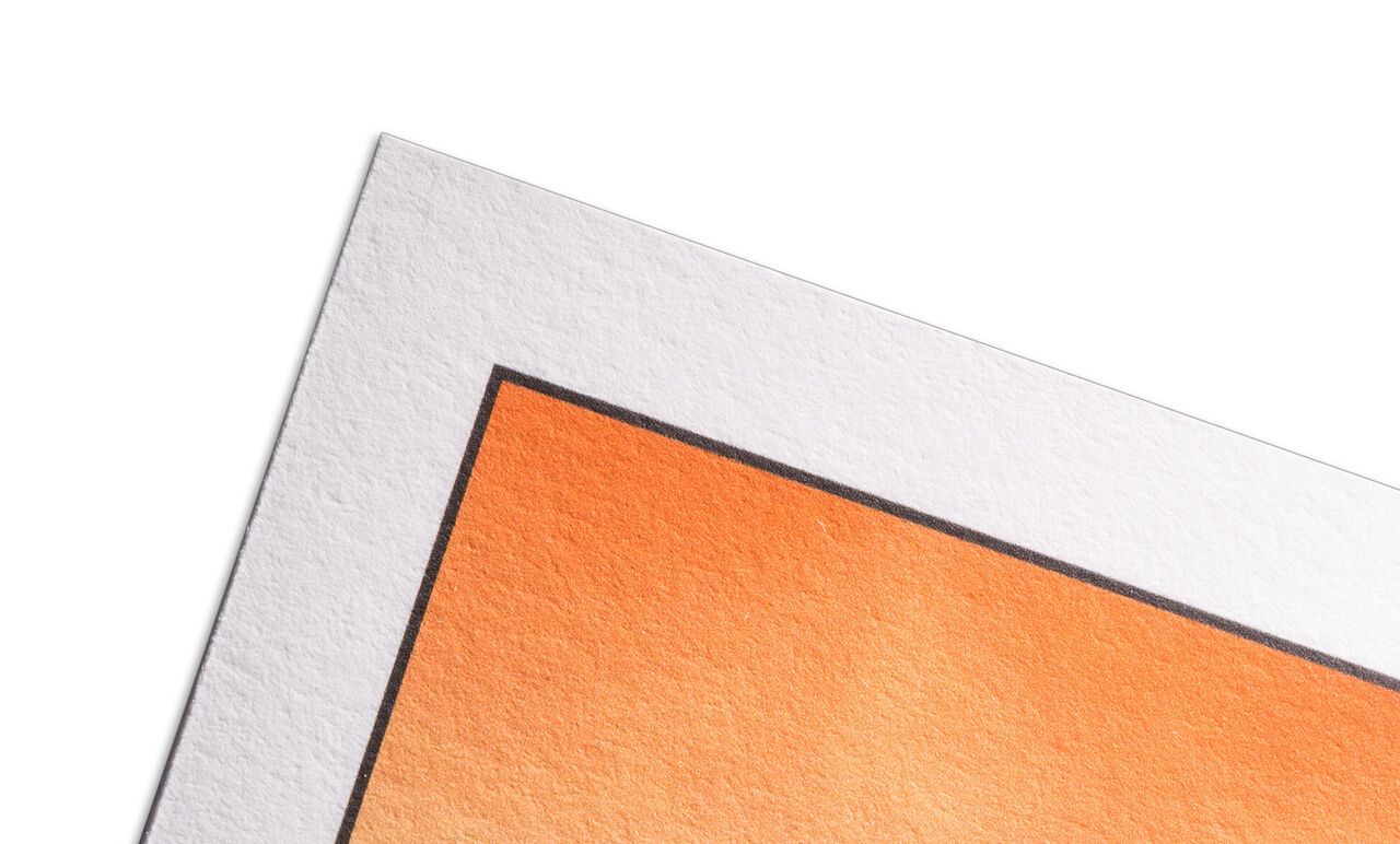 Vue d'un coin d'une œuvre d'art avec des teintes chaudes et oranges
