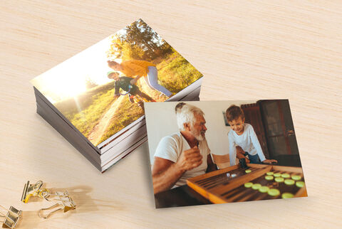 Pack de tirages montrant des photos de moments de complicité en famille