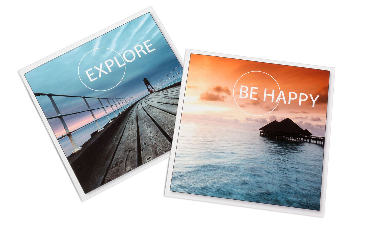 Deux images avec des citations inspirantes. L'une montre un pont au bord de la mer, l'autre une idylle aquatique avec les mots