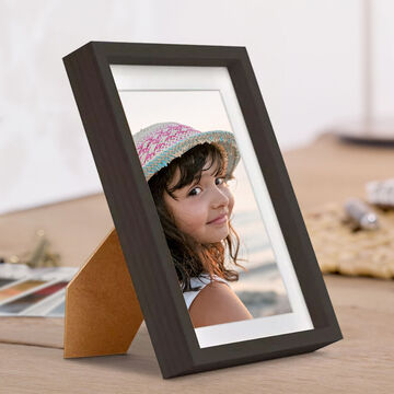 Photo encadrée une petit fille avec un chapeau